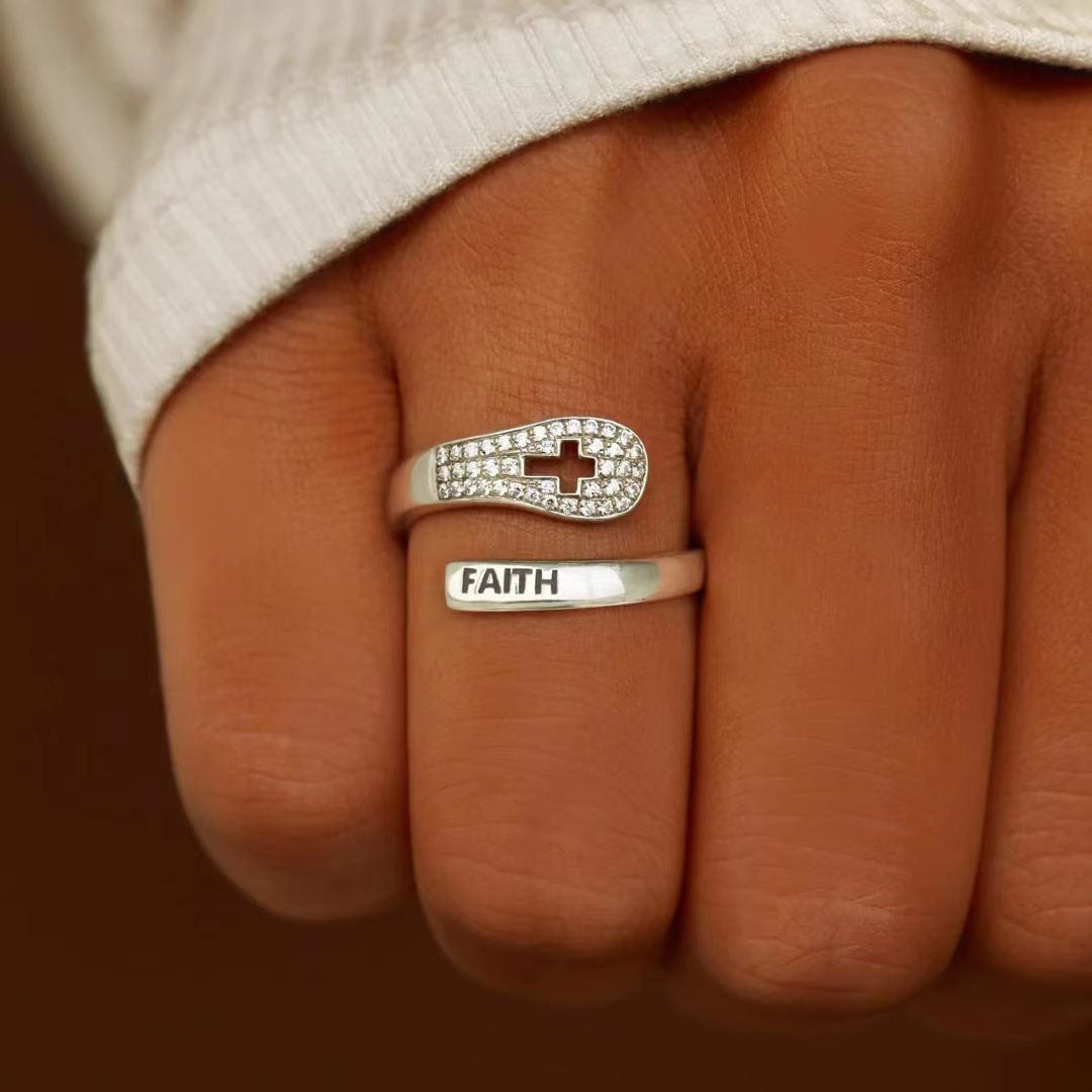 Anel de Família Cristã Feito à Mão "FAITH" em Zircão e Prata Esterlina 925