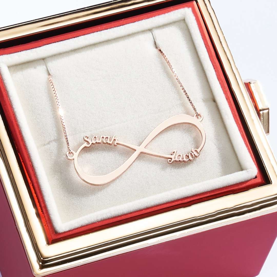 Caixa com Rosa & Colar Personalizado com Nomes - Infinity