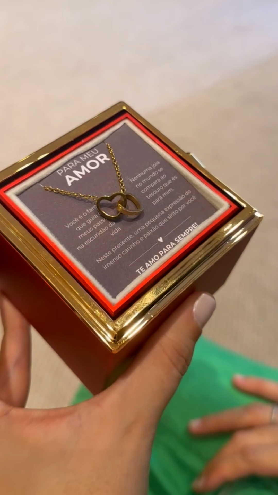 Caixa com Rosa Eterna & Colar Gravado