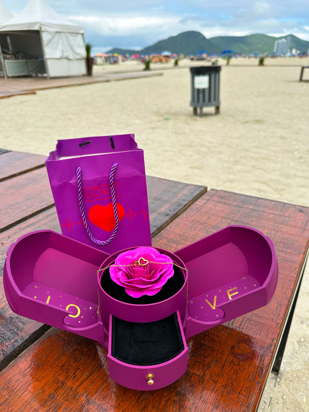 Caixa com Rosa Eterna & Colar Coração Personalizado (50%0FF)