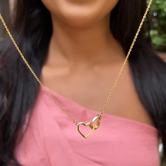 Urso com Rosa Eterna & Colar Gravado com Nomes